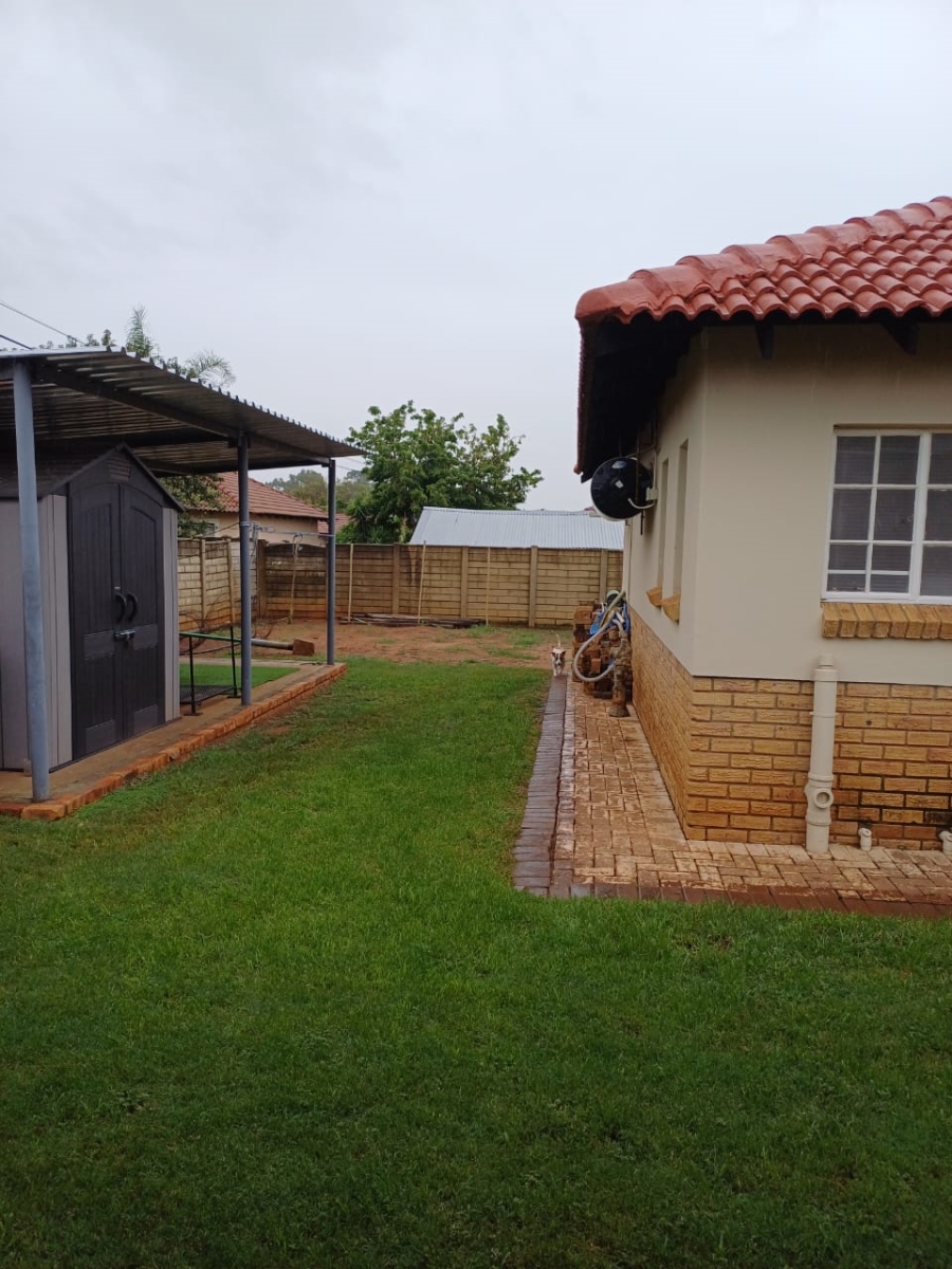  Bedroom Property for Sale in Mooinooi North West